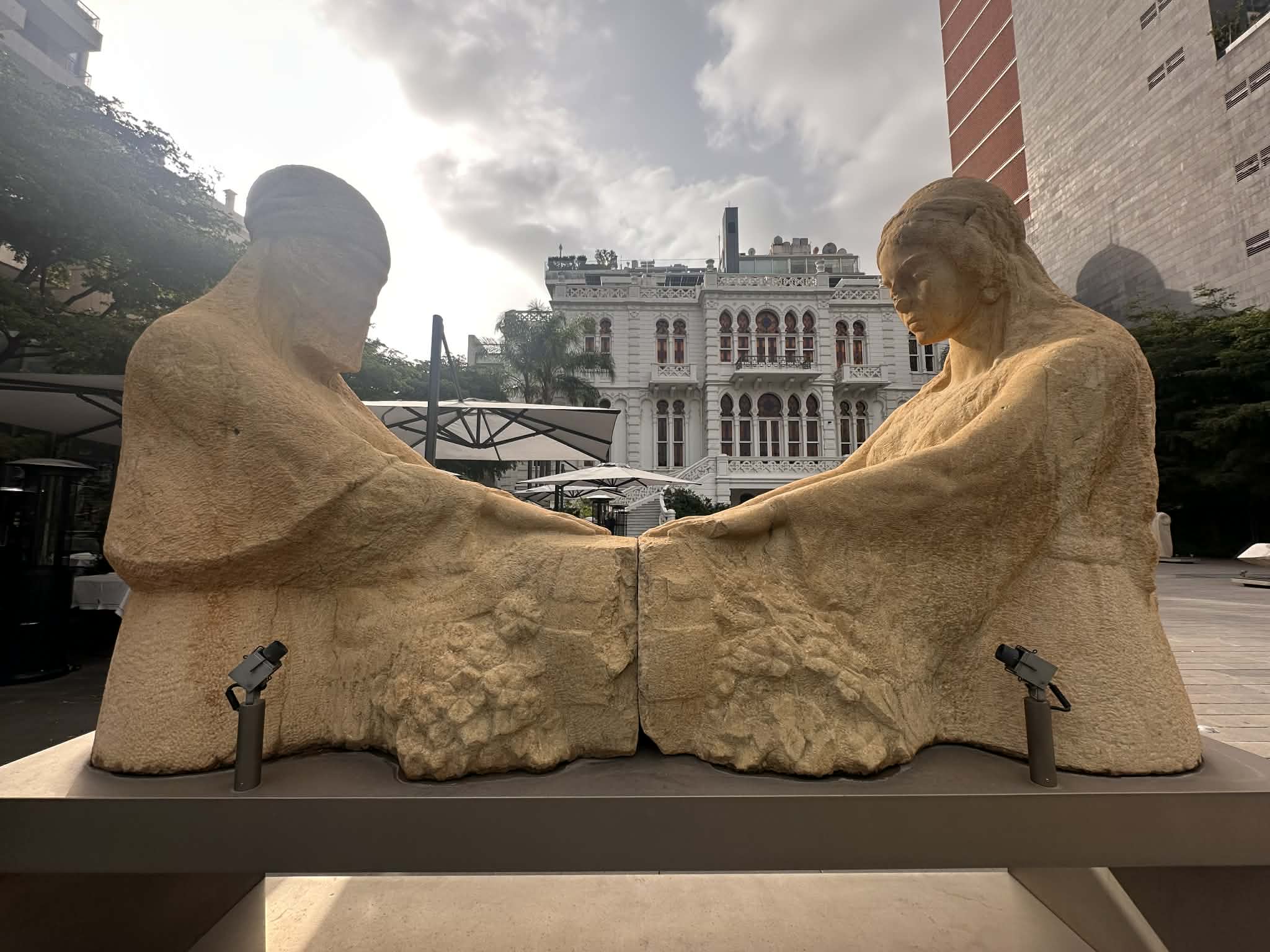 Escultura Al-Bakiyatayn (Las Lloronas)