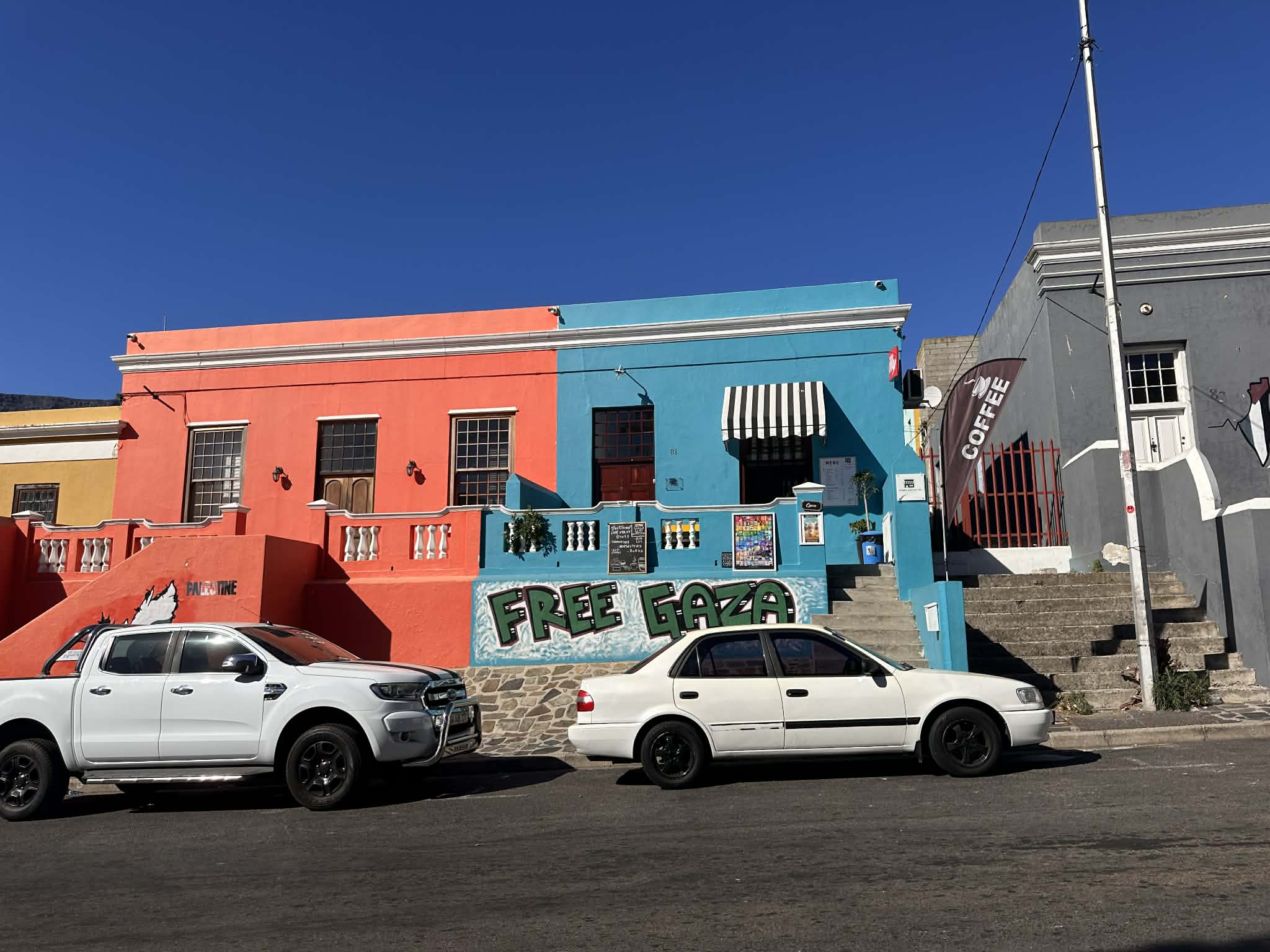 Coloridas casas en este barrio malayo