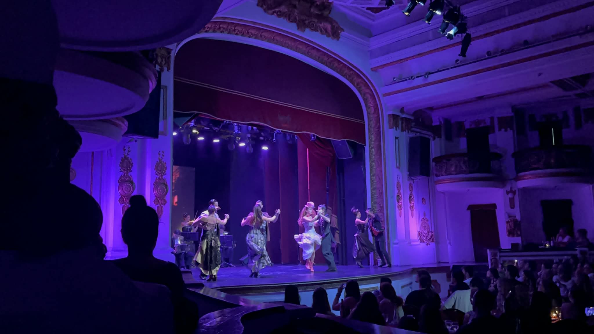 Disfrutar de un show de Tango