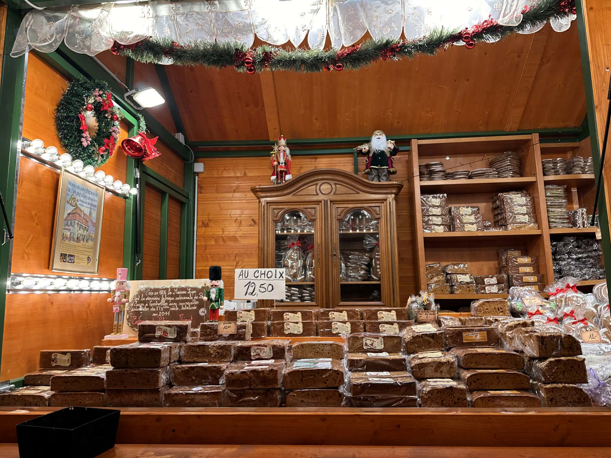 También es famosa por sus cafés y chocolaterías.