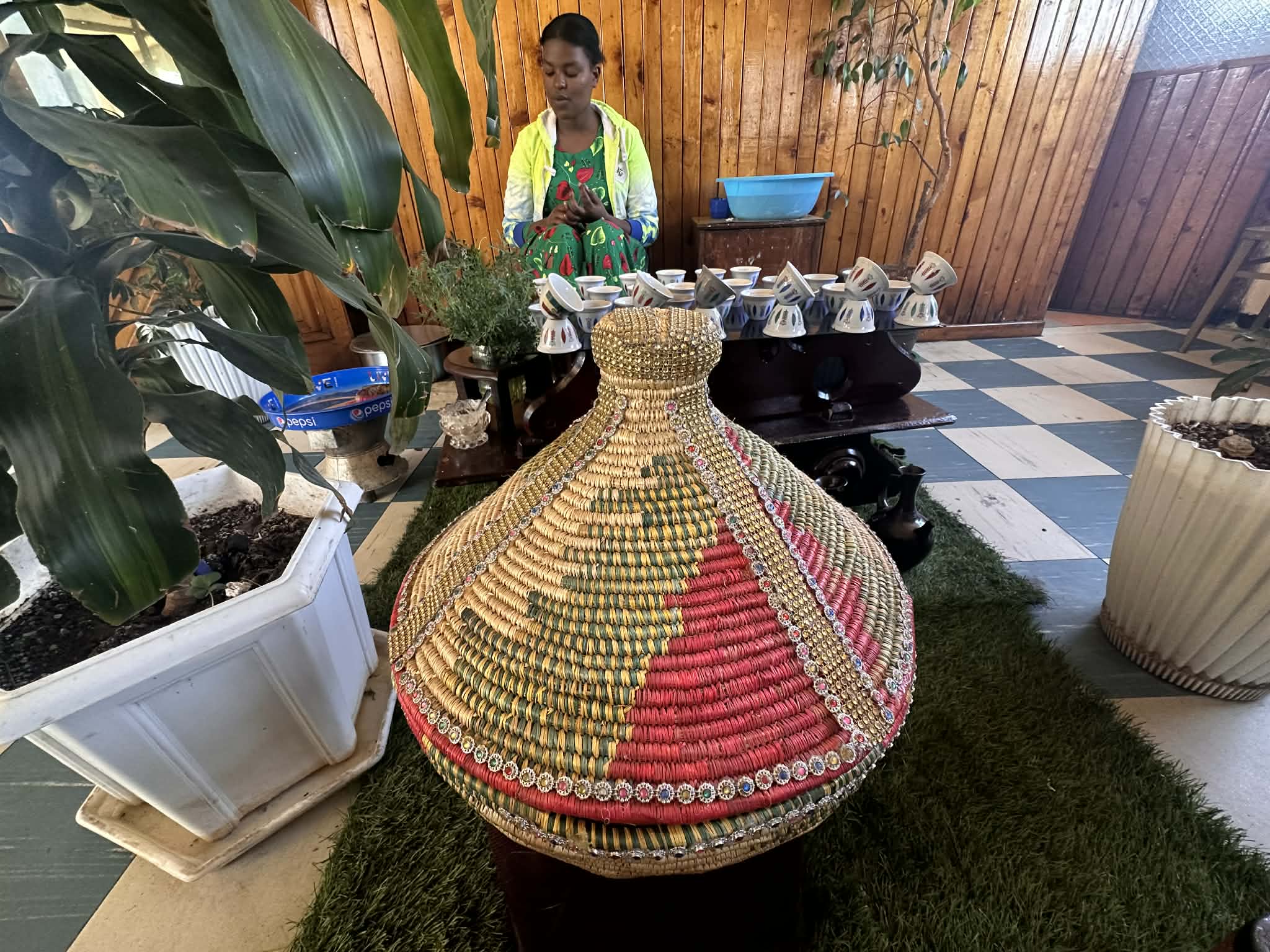 Tomar Café en el Merkato de Addis Abeba