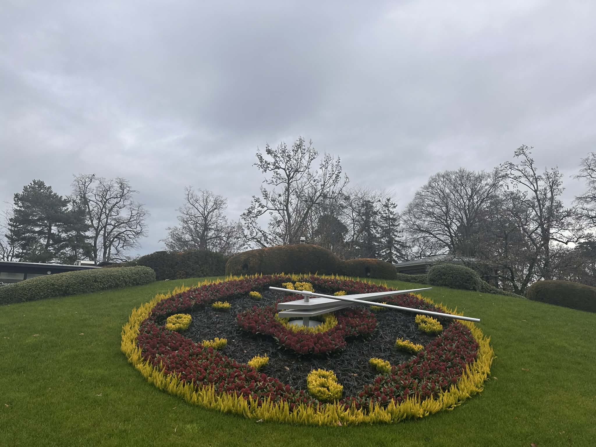 Jardín Inglés y el Reloj de Flores