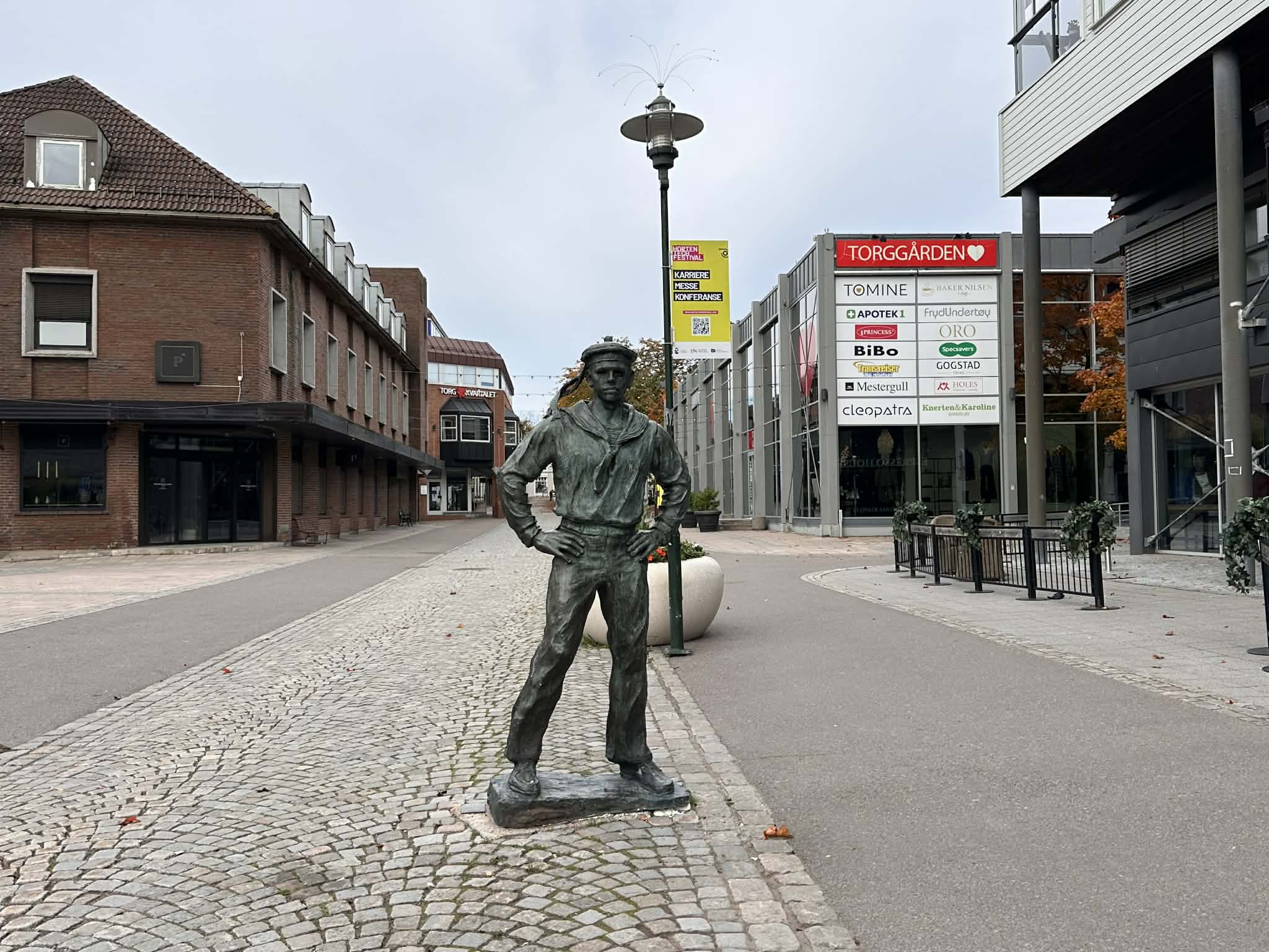 Estatua en el centro de la ciudad