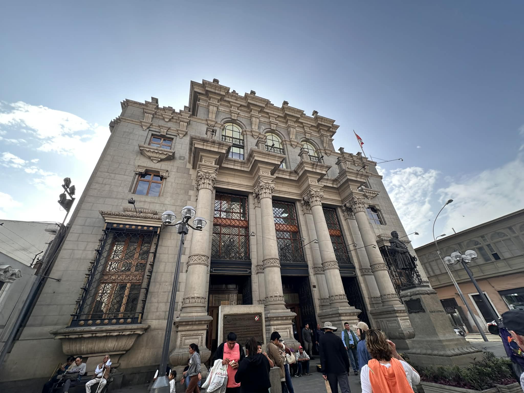 Edificio del ex-Banco Internacional del Perú