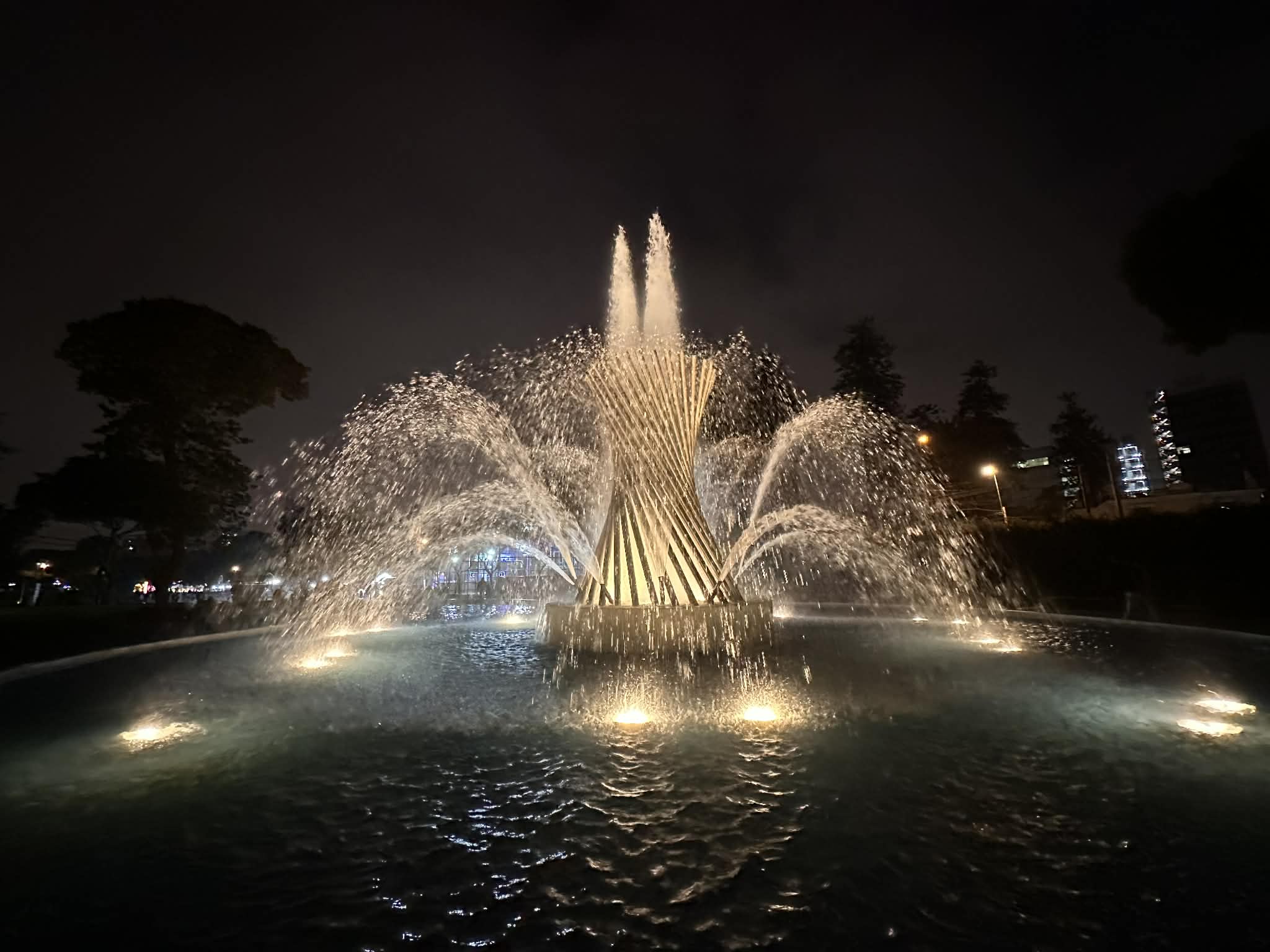 Fuente con luces en el Circuito del Agua