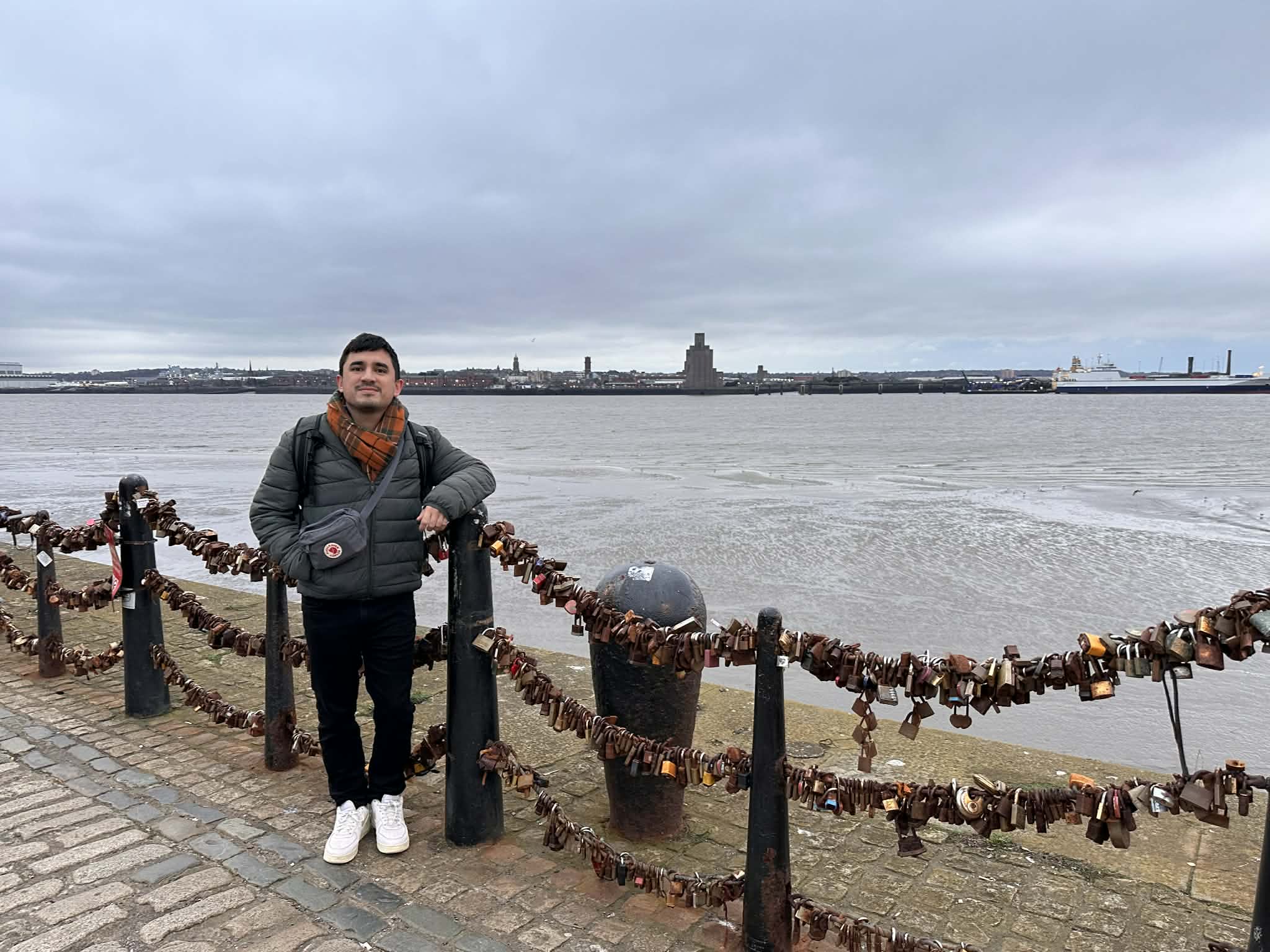 Caminar a la orilla del río Merseyside