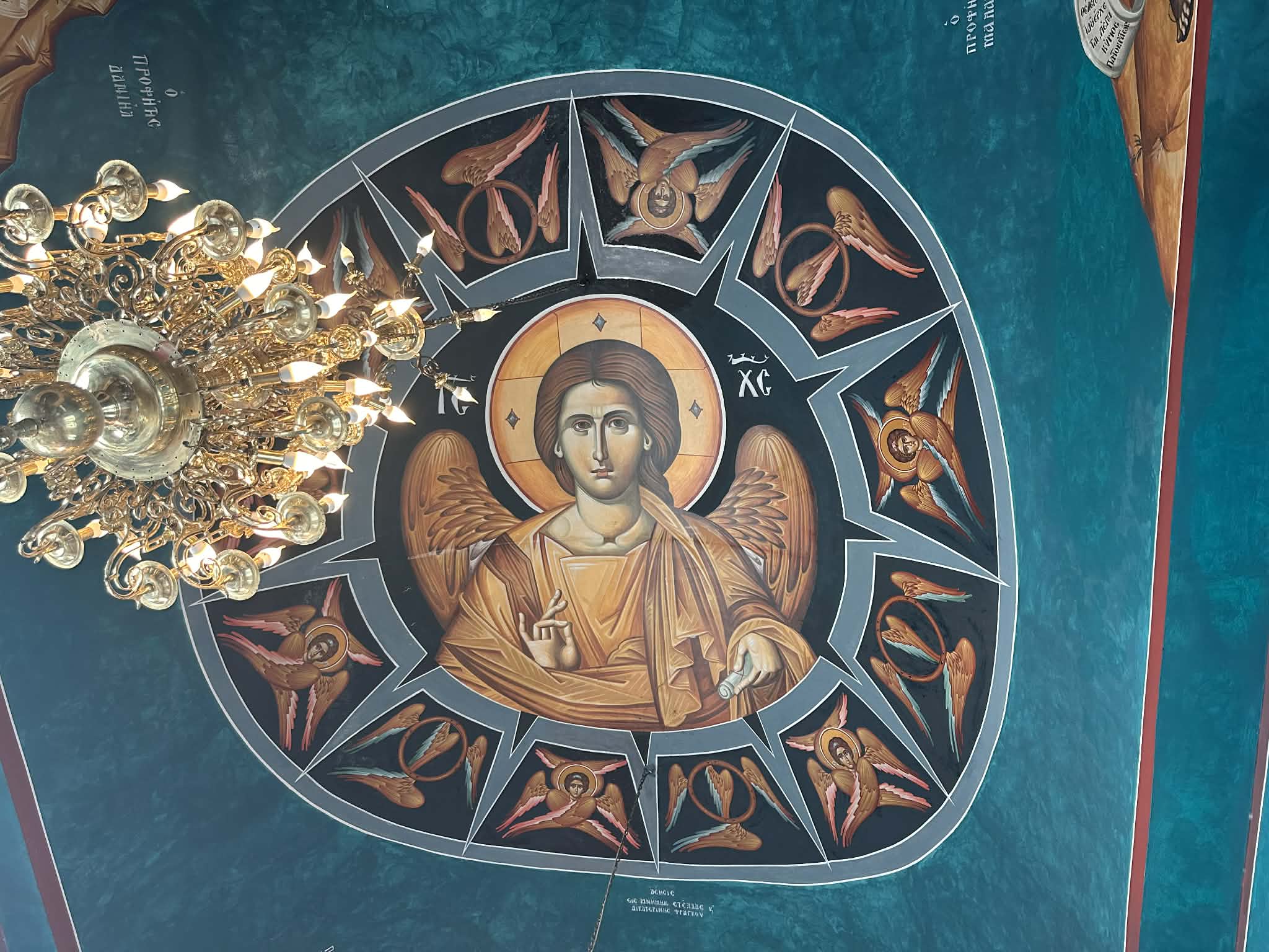 Interior de una iglesia ortodoxa en Jordania