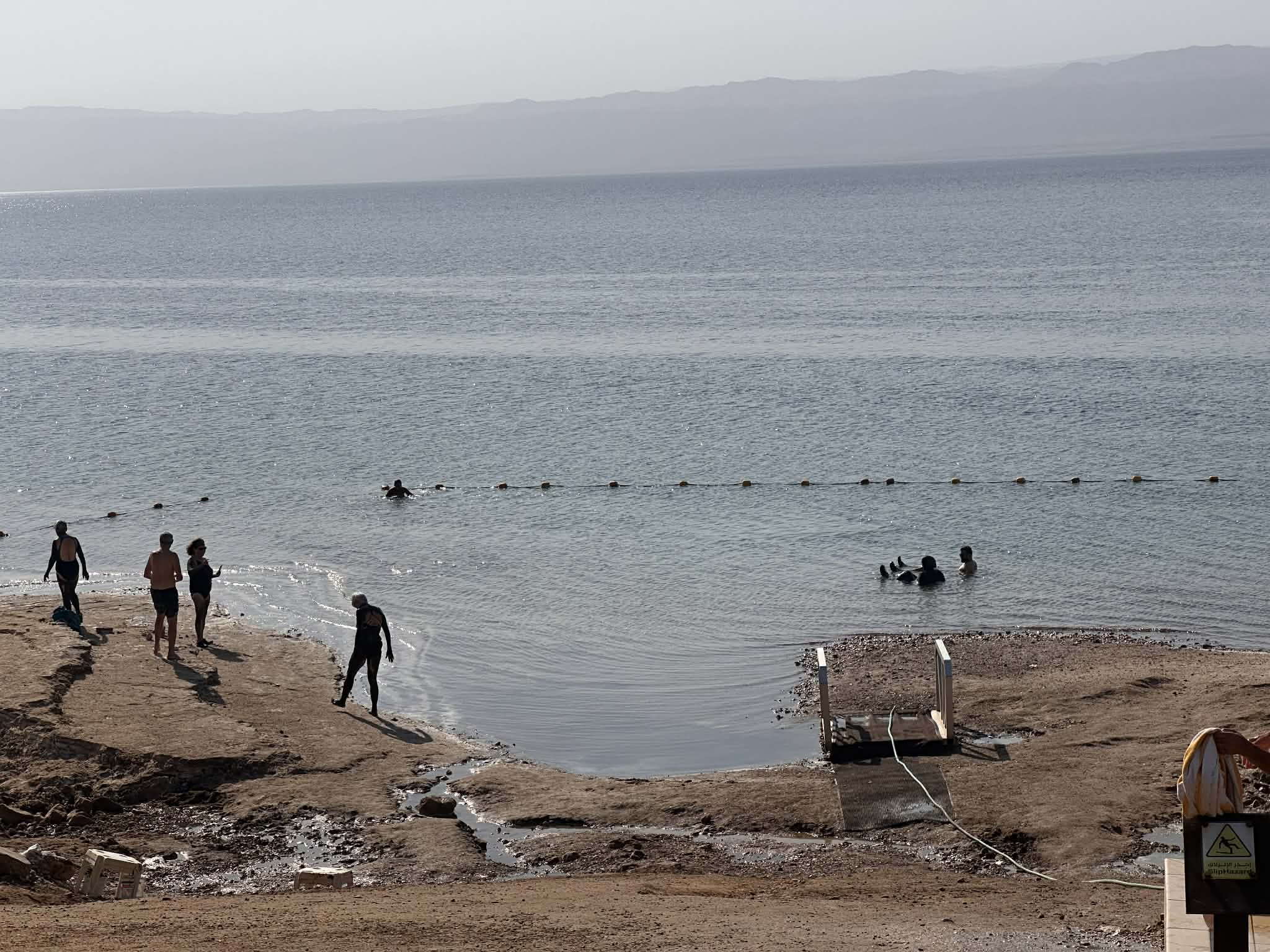 Vistas panorámicas al mar muerto en jordania