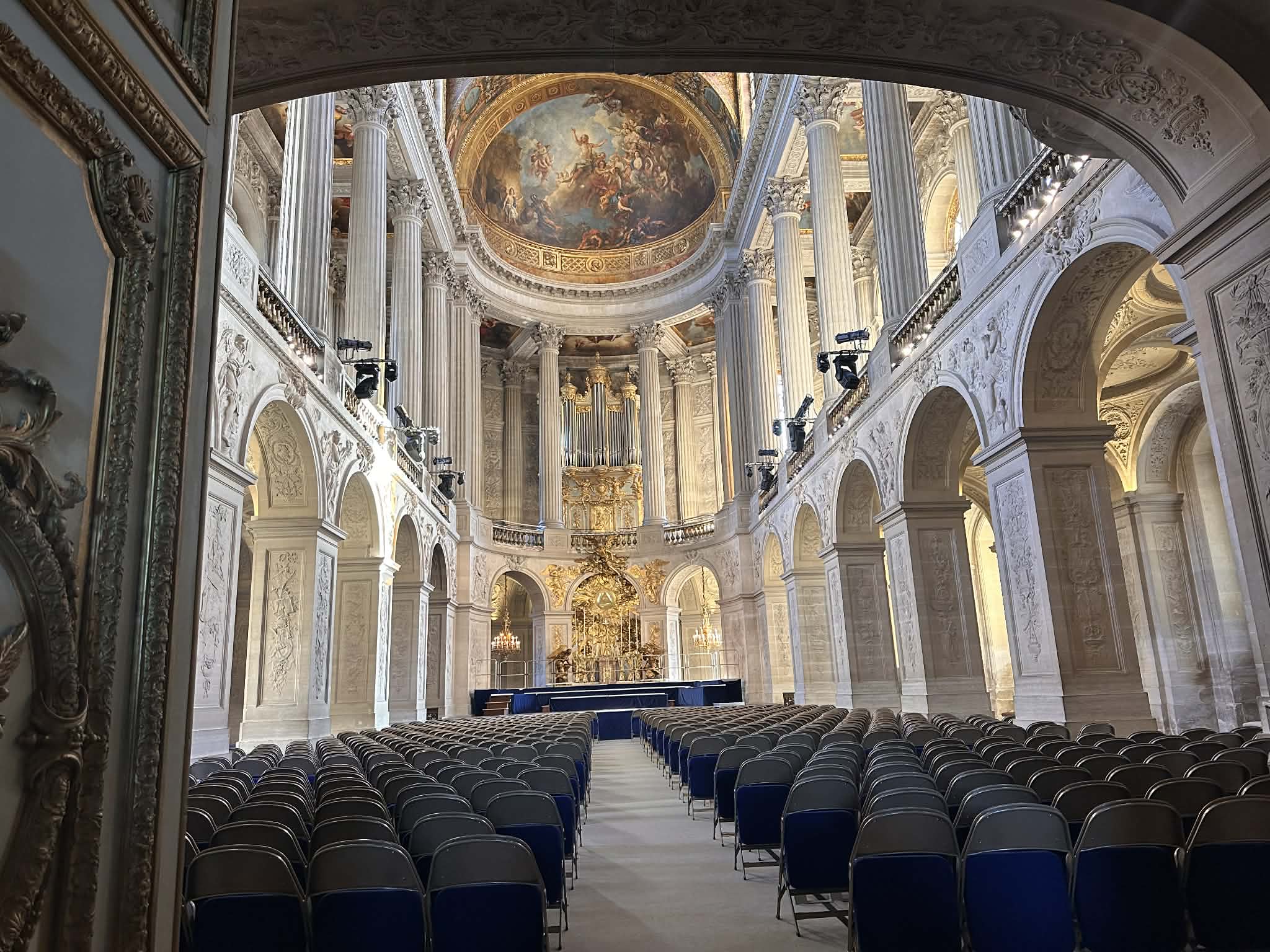 Iglesia o capilla dentro del palacio de Versalles