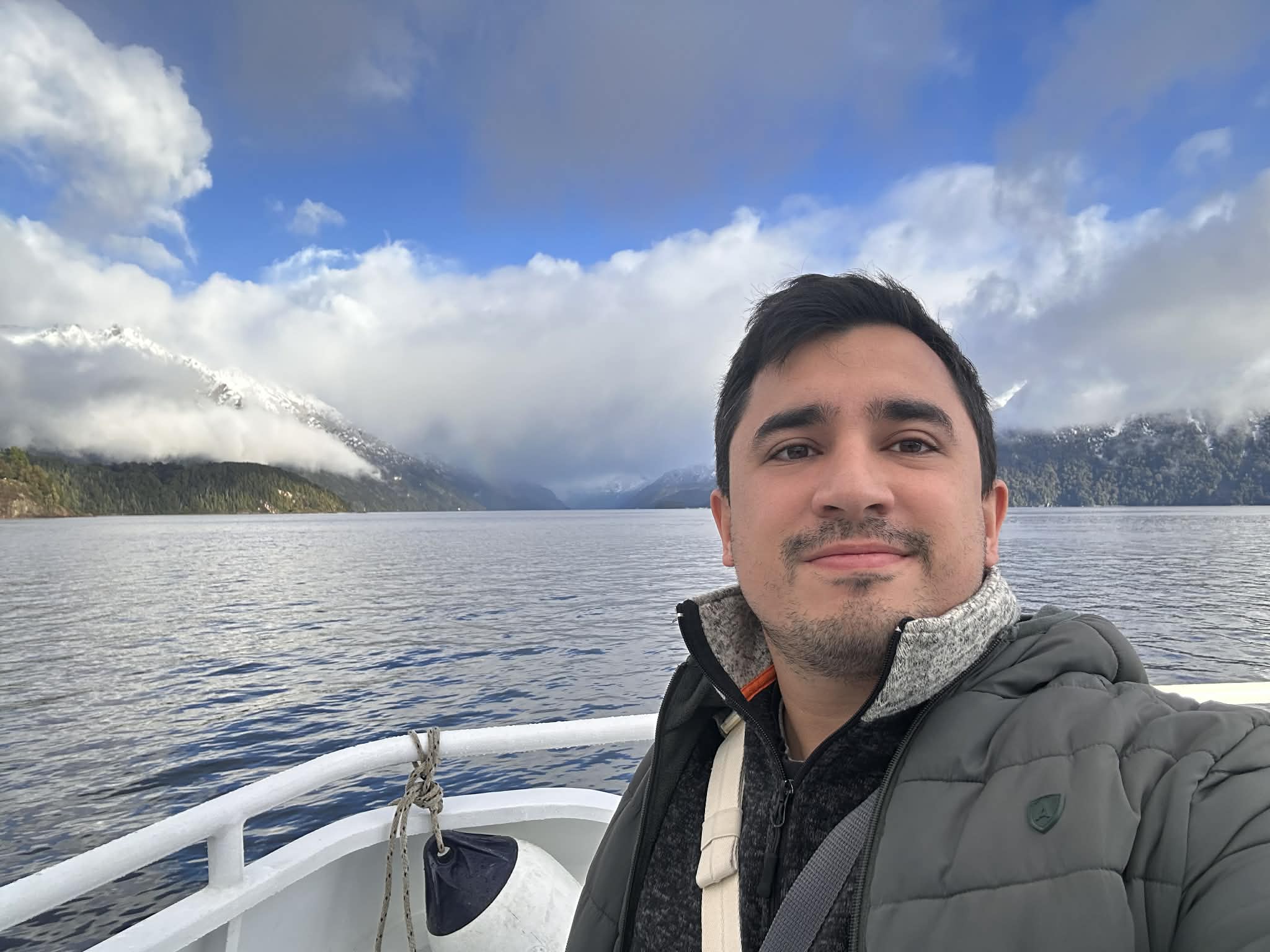Viaje en catamarán en el cruce andino