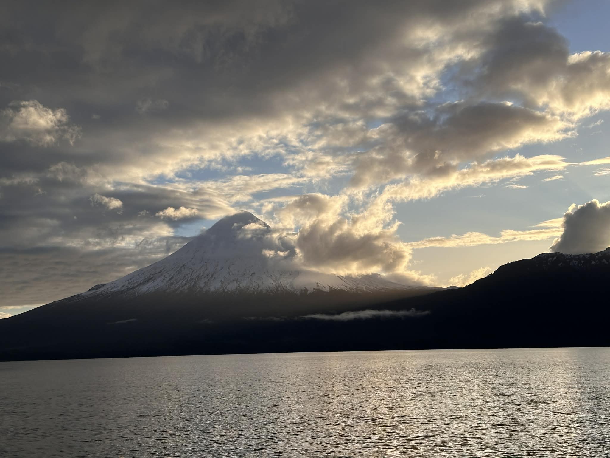 Volcán Osorno vistas desde el Lago Todos los Santos en Chile