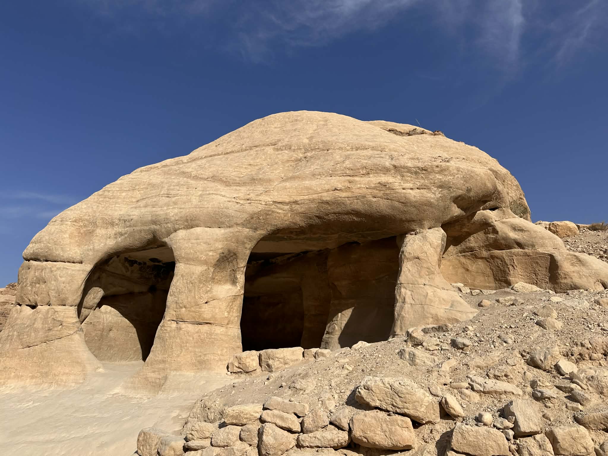 Cueva que se encuentra en la ciudad de Petra