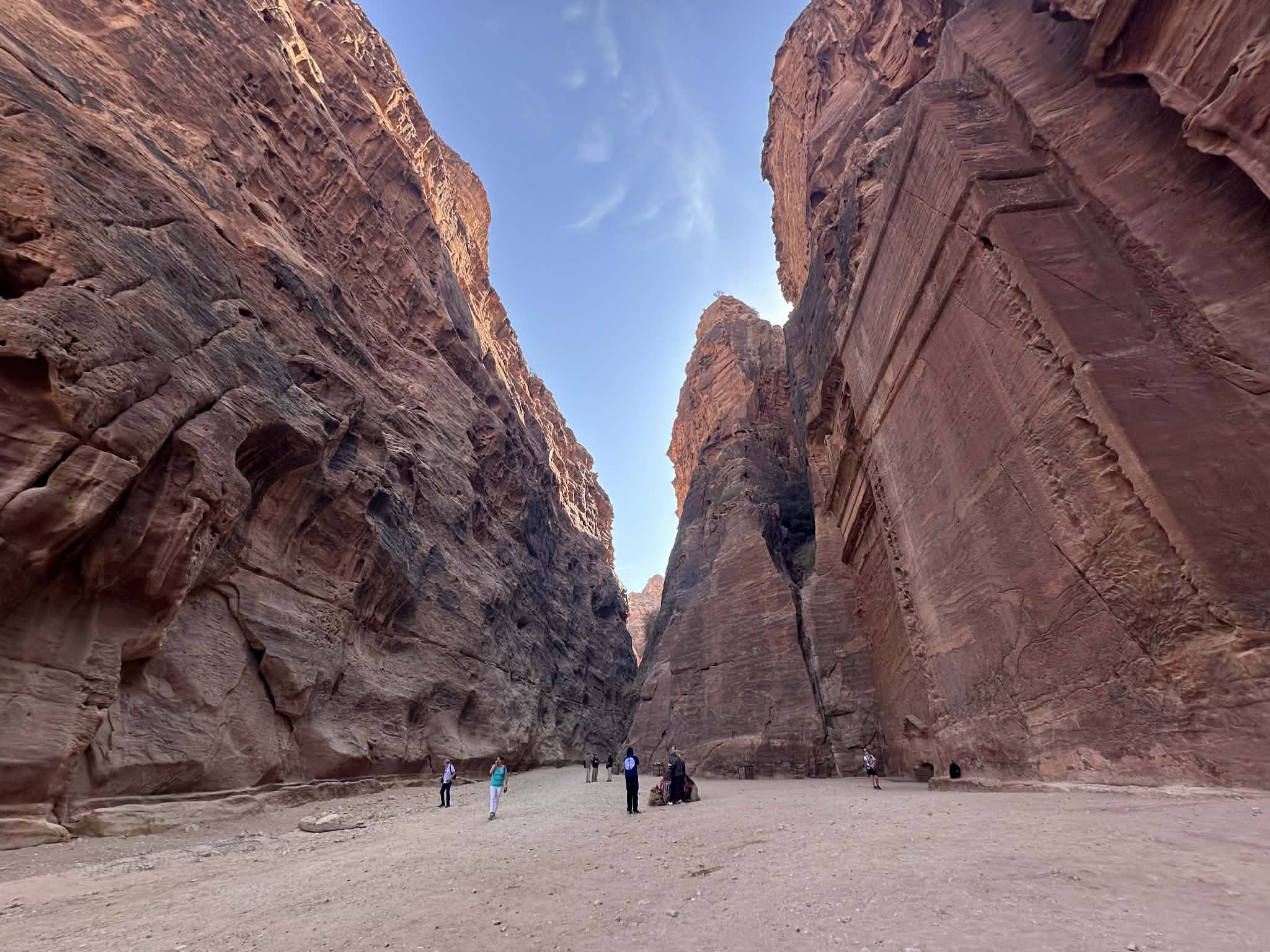 Caminar por la ciudad de Petra