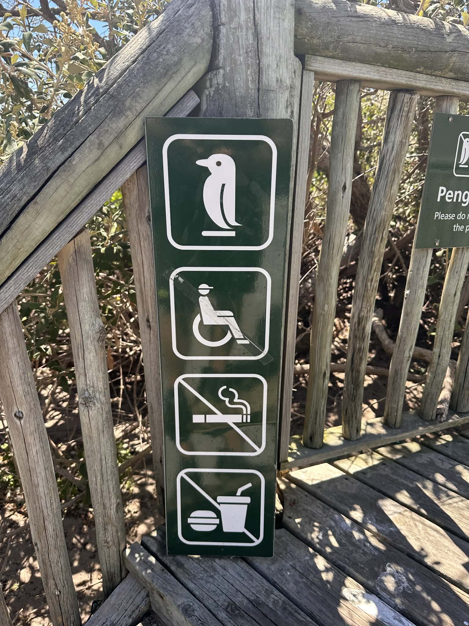 Letrero de entrada a la visita de la playa en Ciudad del Cabo