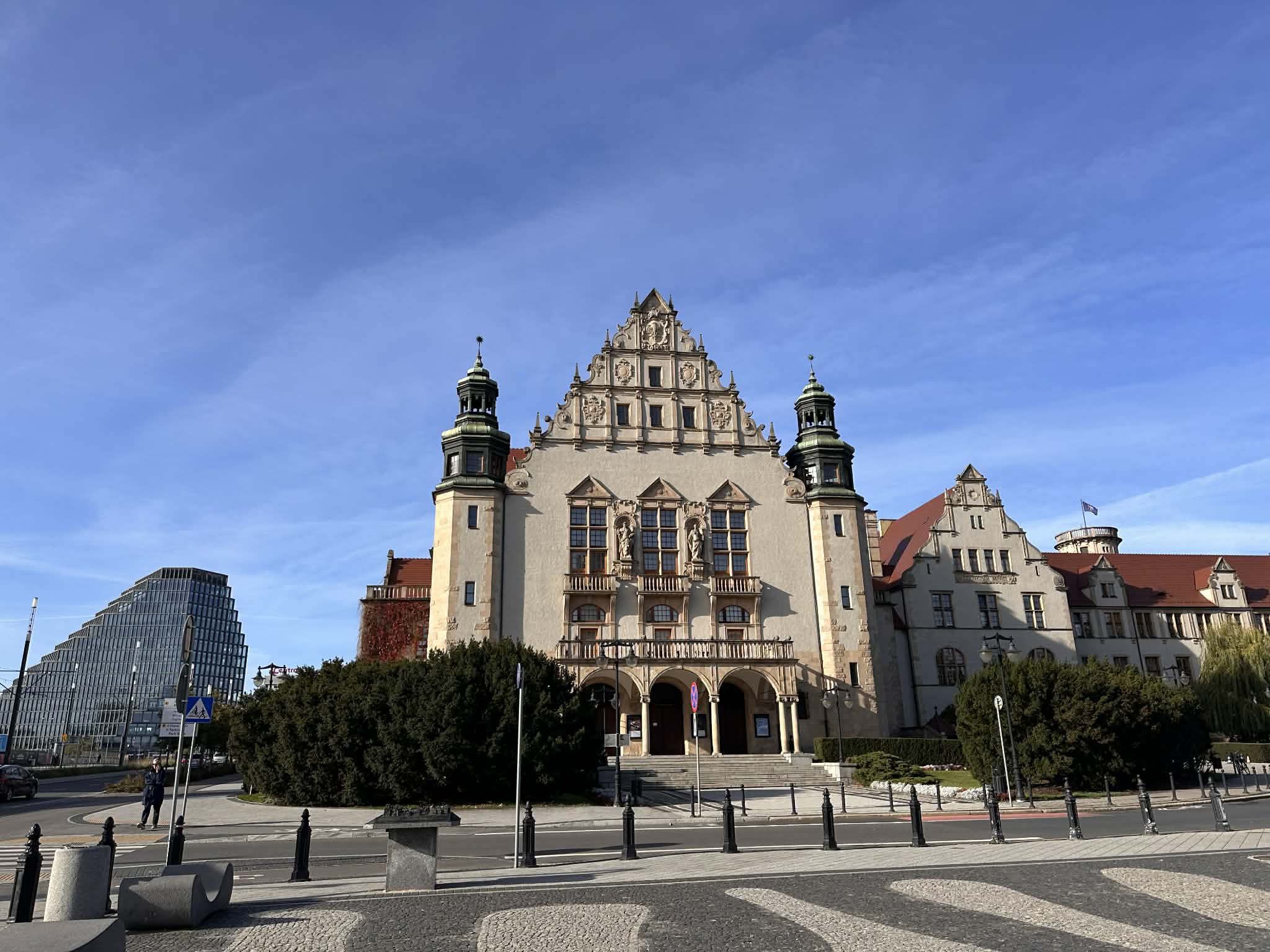 Fachada del Edificio de la Universidad Adam Mickiewicz