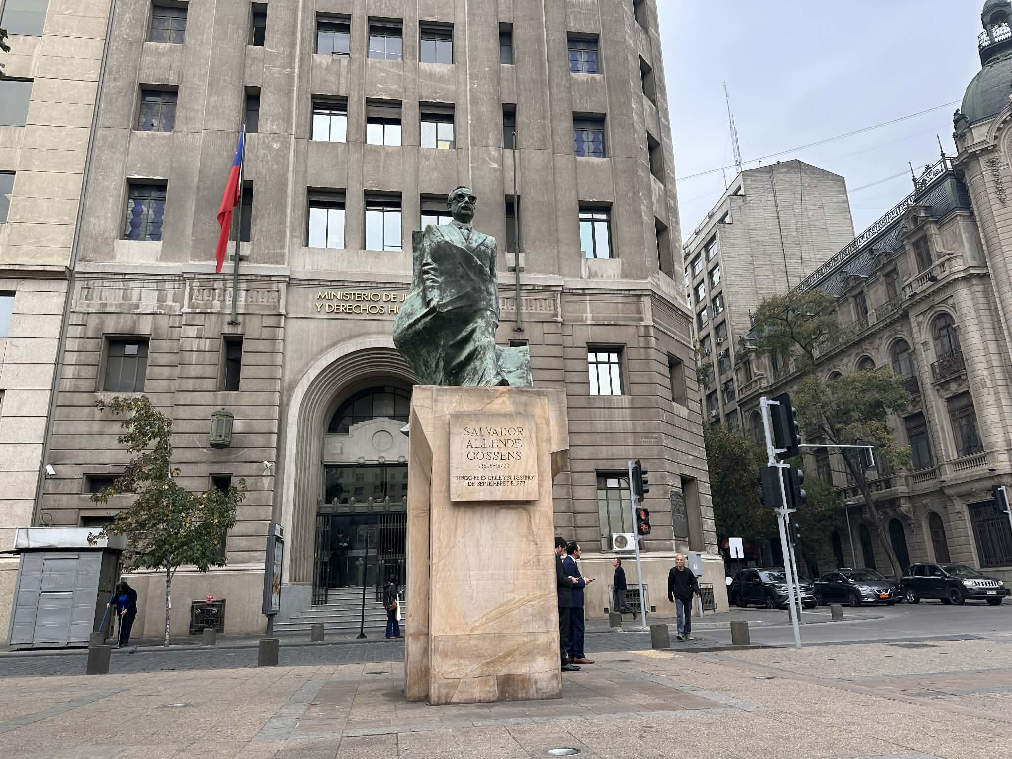 Estatua de Salvador Allende en Santiago de Chile