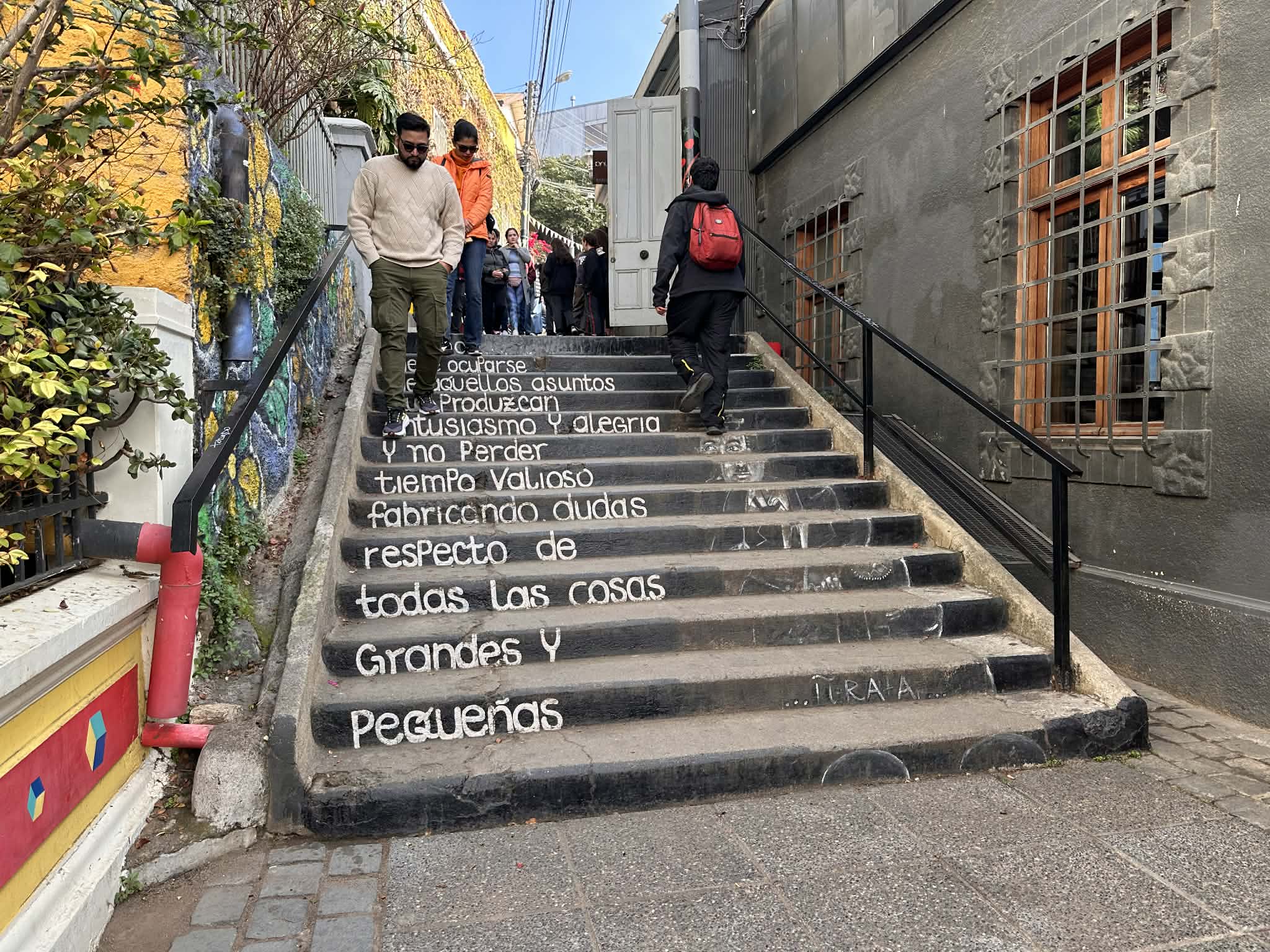 Escaleras para ir por Valparaíso