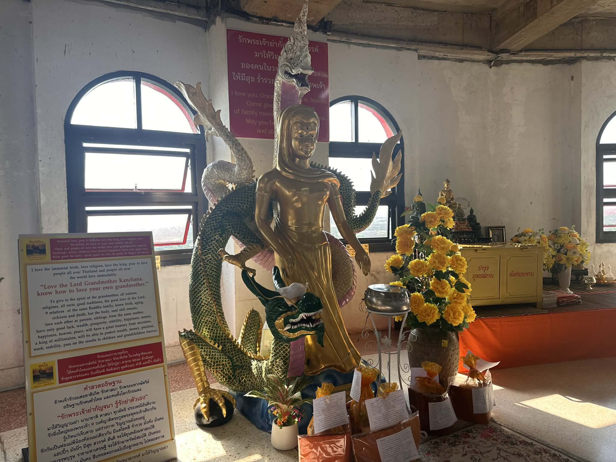 Estatua dende del templo