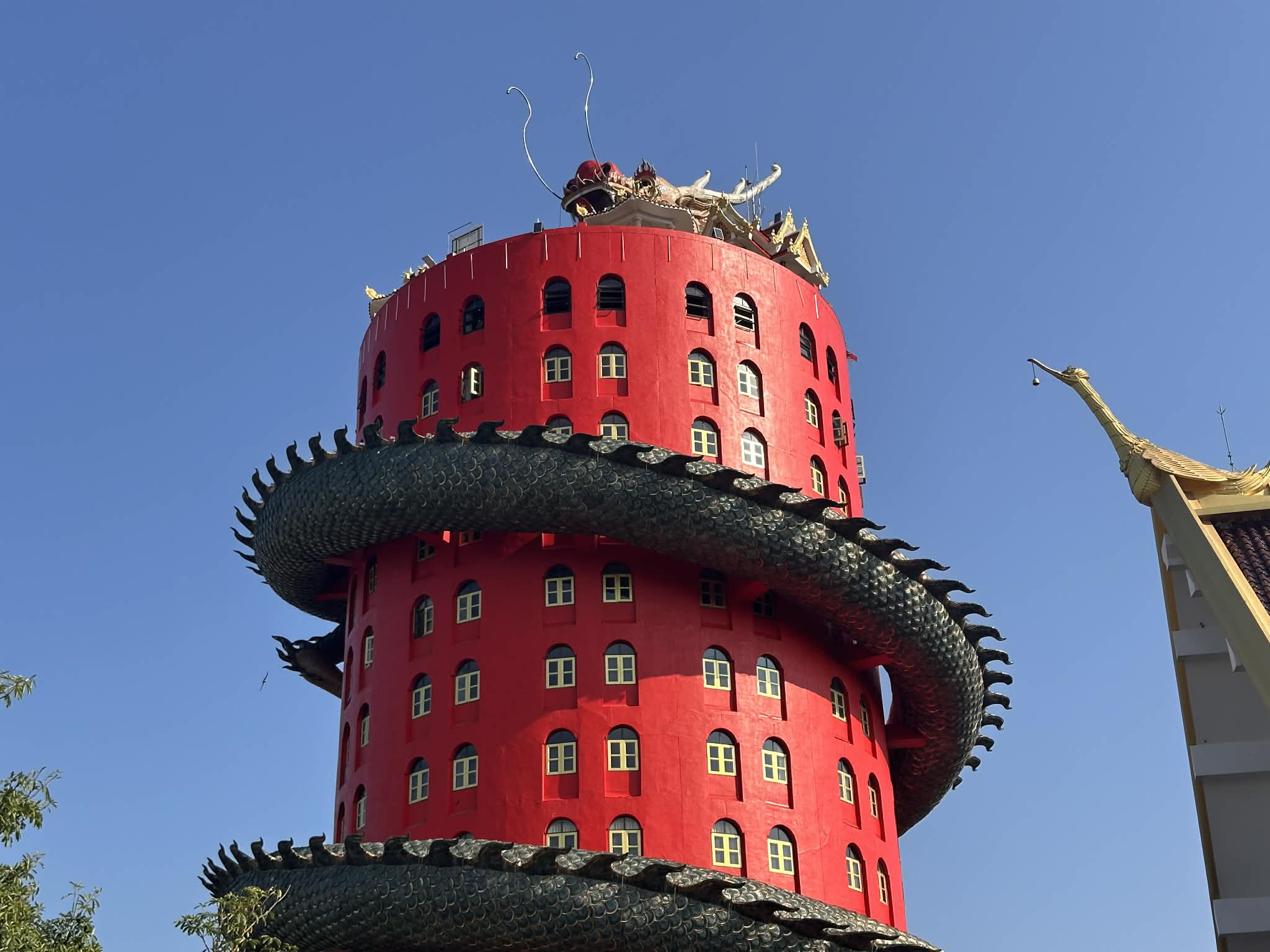 Visitar el Templo del Dragón de Wat Samphran en Bangkok